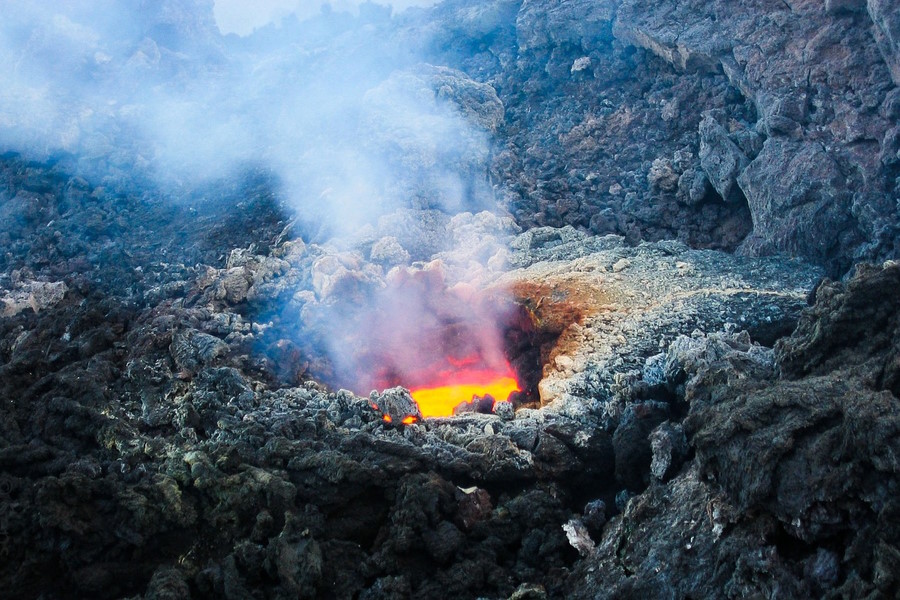 rode etna volcano-2111947_1280-01607f77