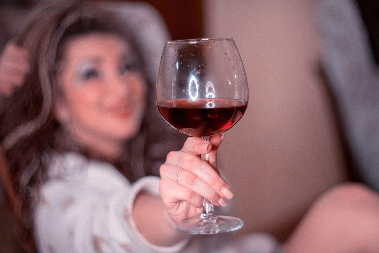 a-glass-of-wine-5026027_1280-7373c411